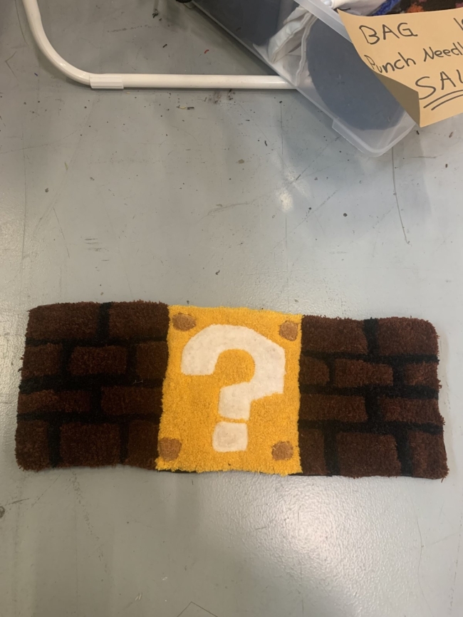 Tapis de clavier avec design de bloc mystère du jeu Mario